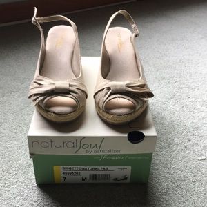 Naturalizer Tan Wedges